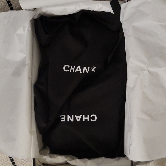 NIB CHANEL CC Logo Gold Turn lock Black Leather Heeled Sandals Sz 38.5 - Picture 5 of 8